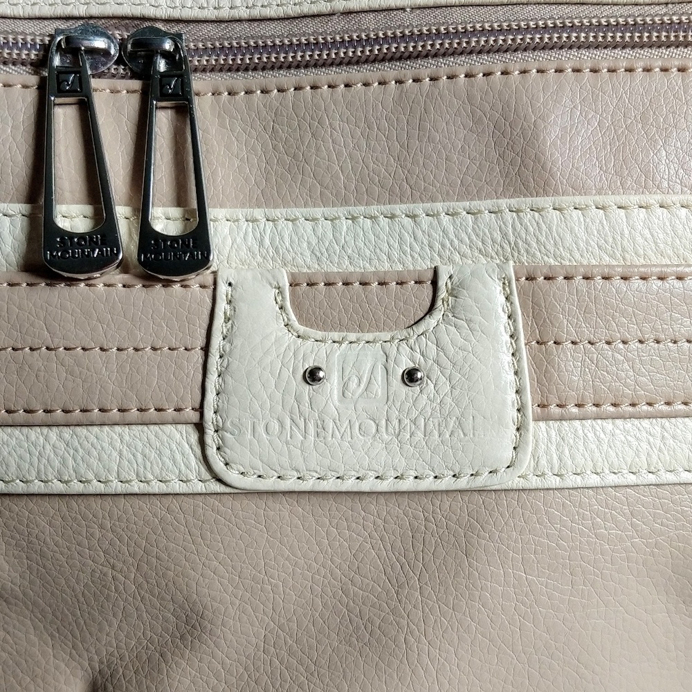 NWOT Stone Mountain Leather Adjustable Strap Bag - Picture 4 of 5